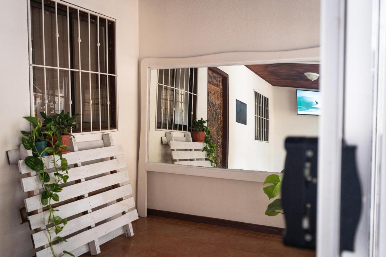Mai Ke Kai Surf House Hostel Tamarindo Ngoại thất bức ảnh